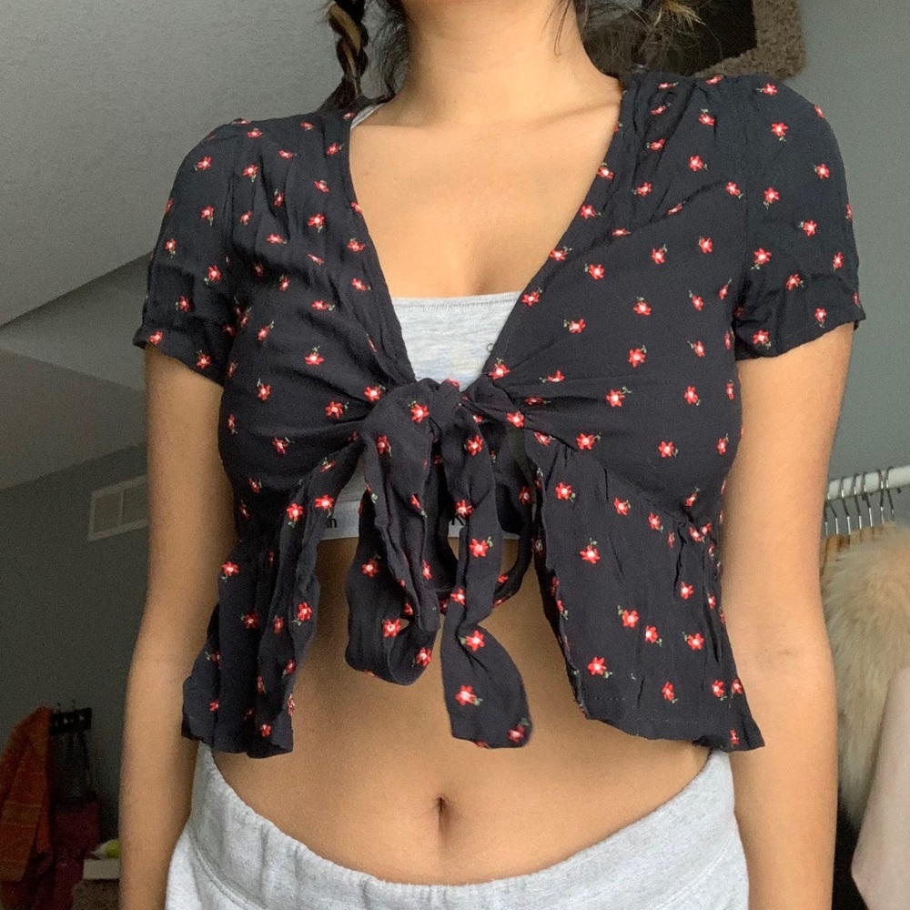 Brandy Melville tie top